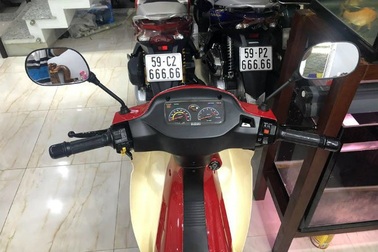 Xe máy Suzuki 17 năm vẫn còn &apos;zin&apos;: Giá "huyền thoại" 1 tỷ đồng