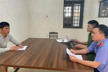 Người bị đâm, người bị bắt sau lời thách đố "mời cô gái lên xe"