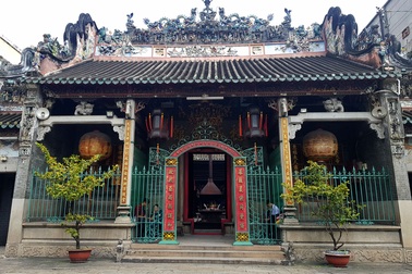 Chiêm ngưỡng Hội quán cổ kính, trên trăm năm tuổi giữa lòng Chợ Lớn - Sài Gòn