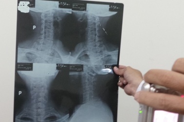 Hai bác sĩ xin thôi việc vì “ăn phim”