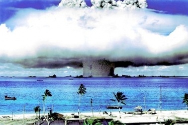 Khám phá hòn đảo nguy hiểm mang tên bikini