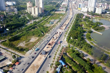 Diện mạo đường Phạm Văn Đồng sau khi chặt hạ hàng cây cổ thụ