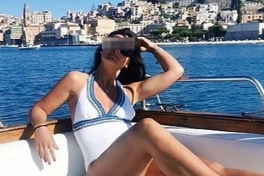 Nữ tiếp viên xinh đẹp tử nạn trên thuyền buồm bốc cháy