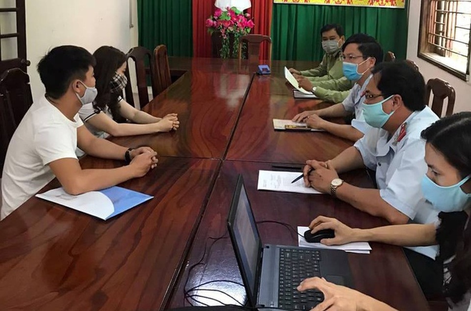 2 chị em livestream bán quần áo chửi khách như hát hay - 2 2 chị em livestream bán quần áo chửi khách như hát hay - 2