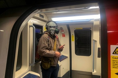 Hứng "bão" chỉ trích, Anh cấp tập điều chỉnh chiến lược chống Covid-19