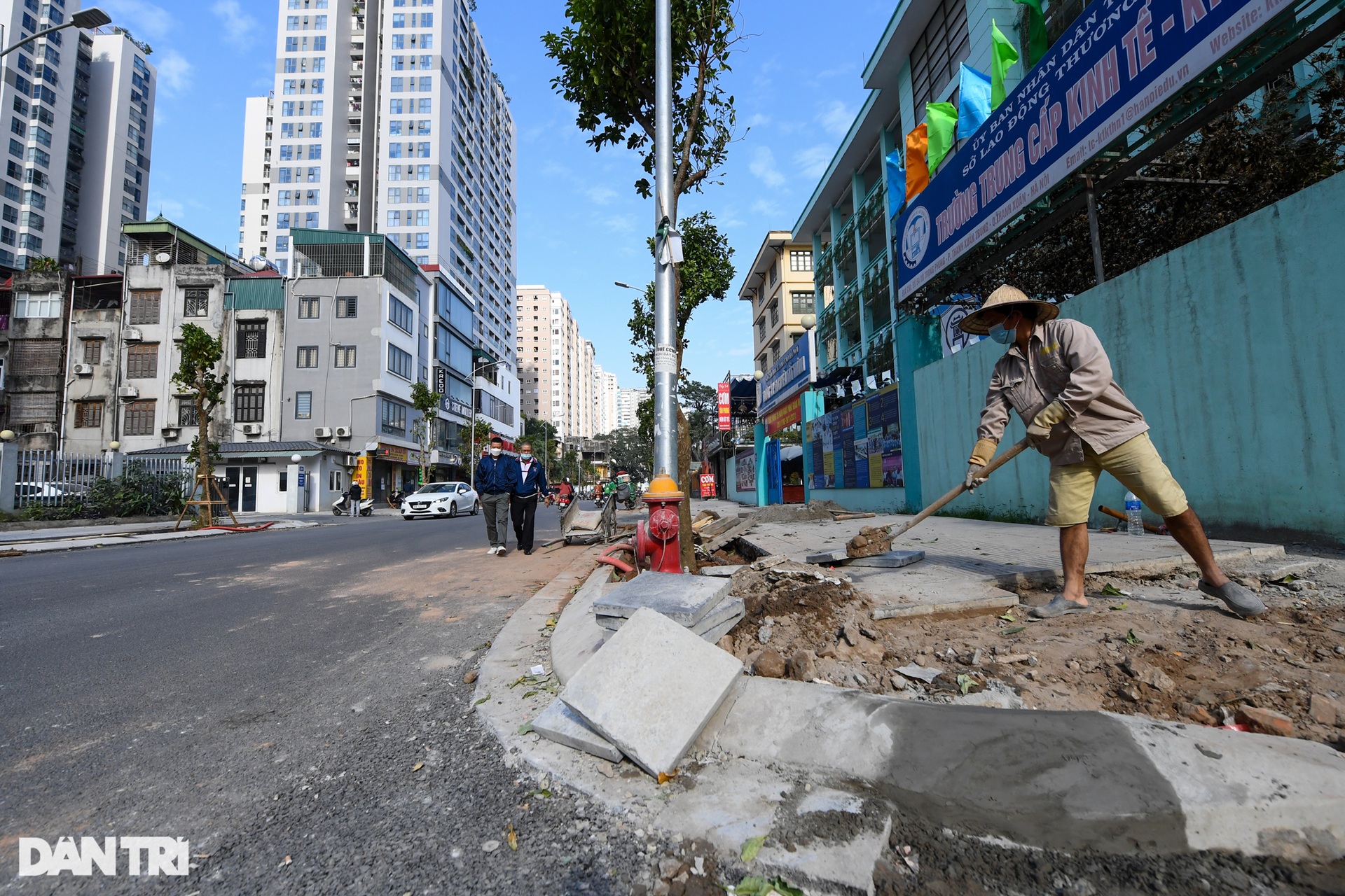 Người dân thủ đô thoát khổ trên đoạn đường 440m cải tạo 4 năm mới về đích - 16 Người dân thủ đô thoát khổ trên đoạn đường 440m cải tạo 4 năm mới về đích - 16