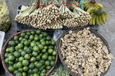 Giá gừng, sả, chanh loạn cào cào vì nhu cầu xông hơi chữa Covid-19