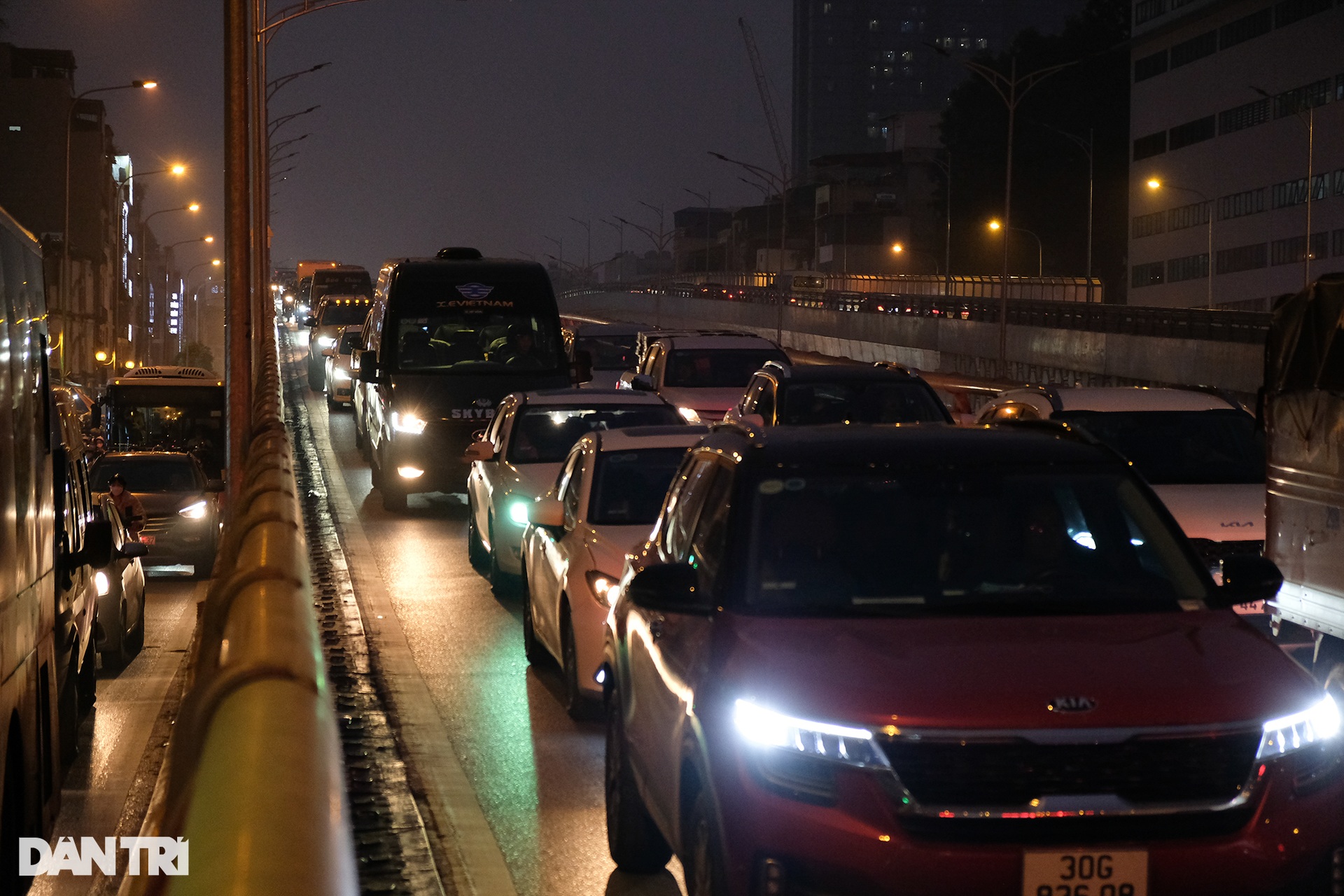 Đường vành đai 2 trên cao ùn tắc dài gần 3km từ Ngã Tư Vọng về Ngã Tư Sở - 10 Đường vành đai 2 trên cao ùn tắc dài gần 3km từ Ngã Tư Vọng về Ngã Tư Sở - 10