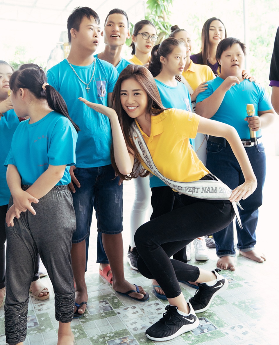 Tân hoa hậu Nguyễn Trần Khánh Vân rạng rỡ trong hoạt động đầu tiên sau đăng quang - 8 Tân hoa hậu Nguyễn Trần Khánh Vân rạng rỡ trong hoạt động đầu tiên sau đăng quang - 8