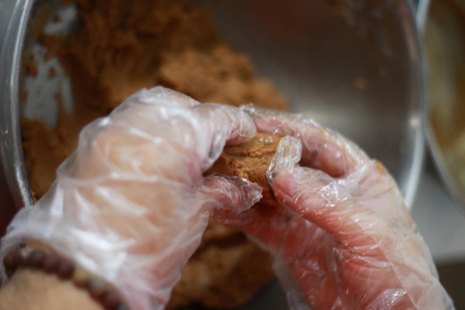 Anh chàng đẹp trai đam mê làm bánh, mỗi tháng bỏ túi 60 triệu đồng - 5 Anh chàng đẹp trai đam mê làm bánh, mỗi tháng bỏ túi 60 triệu đồng - 5