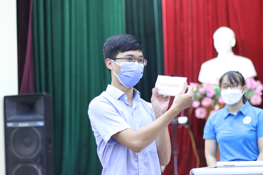 Phụ huynh Hà Nội bốc thăm giành suất học mầm non: Quận Hoàng Mai nói gì? - 2 Phụ huynh Hà Nội bốc thăm giành suất học mầm non: Quận Hoàng Mai nói gì? - 2