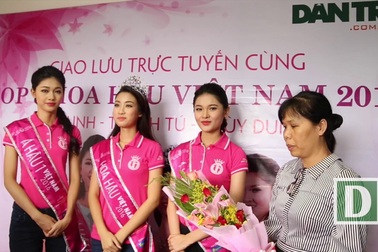 Tặng hoa Top 3 Hoa Hậu Việt Nam 2016