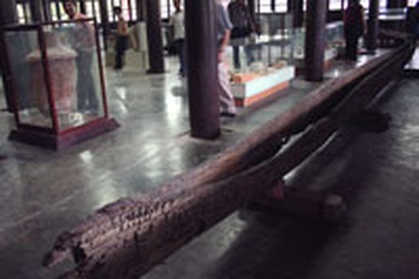 Chưa xác định được niên đại chiếc thuyền độc mộc cổ 