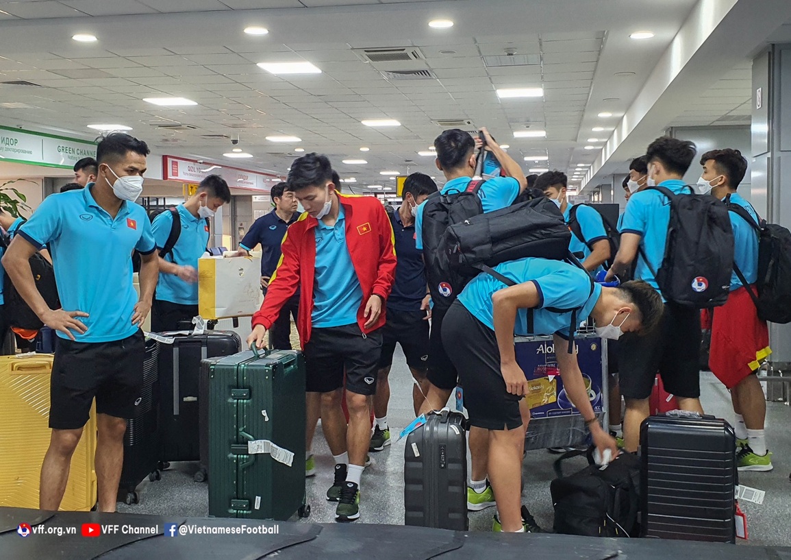 U23 Việt Nam gặp sự cố khi đổ bộ tới Uzbekistan dự giải châu Á - 3 U23 Việt Nam gặp sự cố khi đổ bộ tới Uzbekistan dự giải châu Á - 3