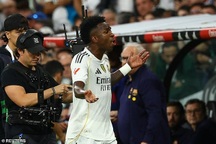 Vinicius mâu thuẫn lớn với HLV Alonso, bật tín hiệu rời Real Madrid