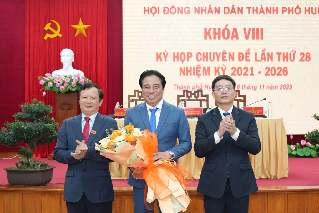 Ông Nguyễn Khắc Toàn được bầu giữ chức Chủ tịch UBND thành phố Huế - 1