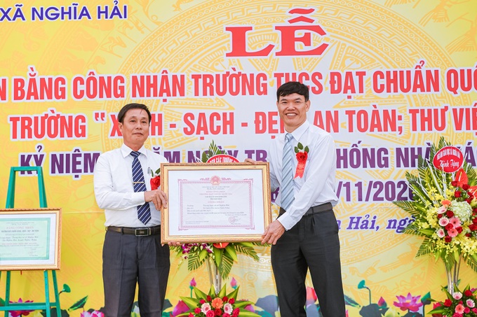 Trường THCS Nghĩa Hải đón nhận Bằng công nhận trường đạt chuẩn Quốc gia mức độ 2 - Ảnh 1.