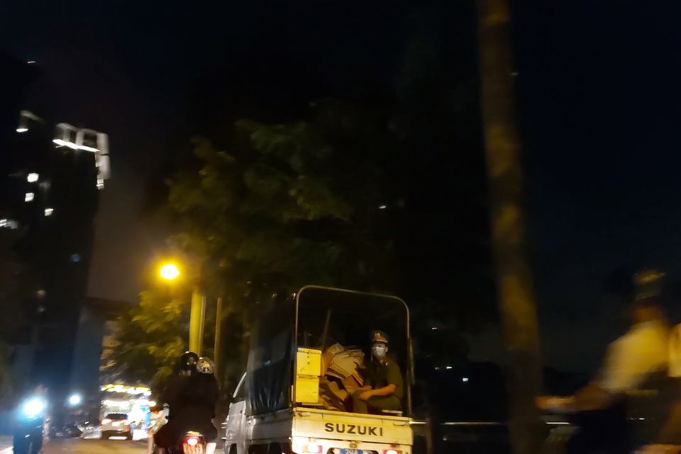 Bí ẩn cuộc điện thoại “tiên tri” giúp quán nước vỉa hè hồ Tây “sống khỏe” - 8 Bí ẩn cuộc điện thoại “tiên tri” giúp quán nước vỉa hè hồ Tây “sống khỏe” - 8