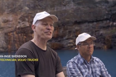 Xem Volvo dùng chuột lái xe