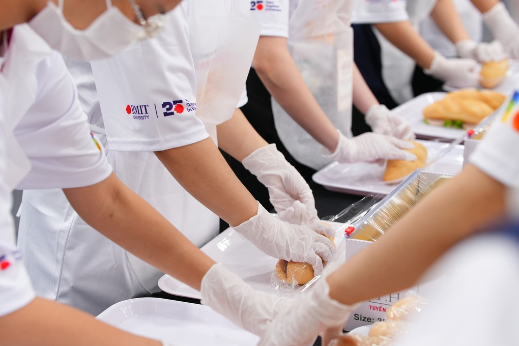 RMIT dan KOTO pecahkan rekor Guinness, kumpulkan dana untuk anak-anak kurang mampu - 3 RMIT và KOTO xác lập kỷ lục Guinness, gây quỹ cho trẻ khó khăn - 3