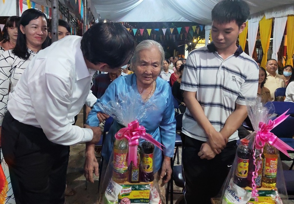 Bí thư Thành ủy TPHCM: Đồng lòng xây dựng một nơi đáng sống! - 4 Bí thư Thành ủy TPHCM: Đồng lòng xây dựng một nơi đáng sống! - 4