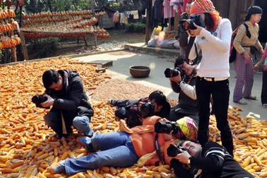 Ấn tượng những khoảnh khắc phóng viên tác nghiệp 