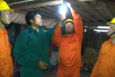 Điện về bản, cuộc sống người dân sẽ tươi sáng hơn!