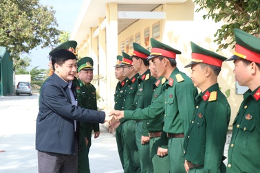 Bí thư Đắk Lắk thăm, chúc tết cán bộ, chiến sĩ biên phòng