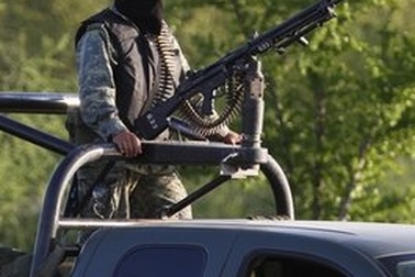 Hàng chục tay súng phối hợp tấn công 2 căn cứ quân sự Mexico