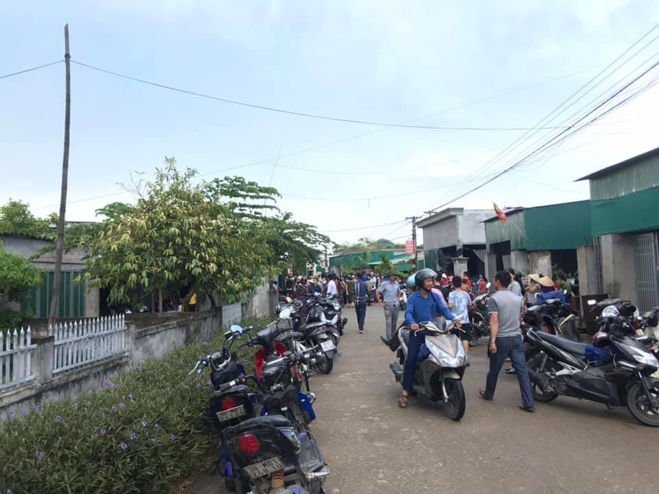 4 mẹ con thương vong trong ngôi nhà cháy nồng nặc mùi xăng - 1 4 mẹ con thương vong trong ngôi nhà cháy nồng nặc mùi xăng - 1