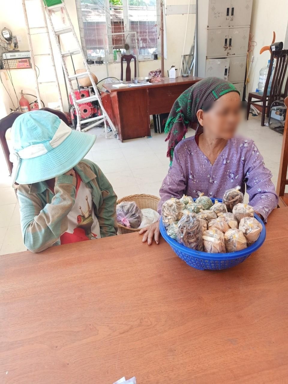 Đà Nẵng: Xử lý gần 130 trường hợp lang thang, xin ăn biến tướng, hàng rong - 1 Đà Nẵng: Xử lý gần 130 trường hợp lang thang, xin ăn biến tướng, hàng rong - 1