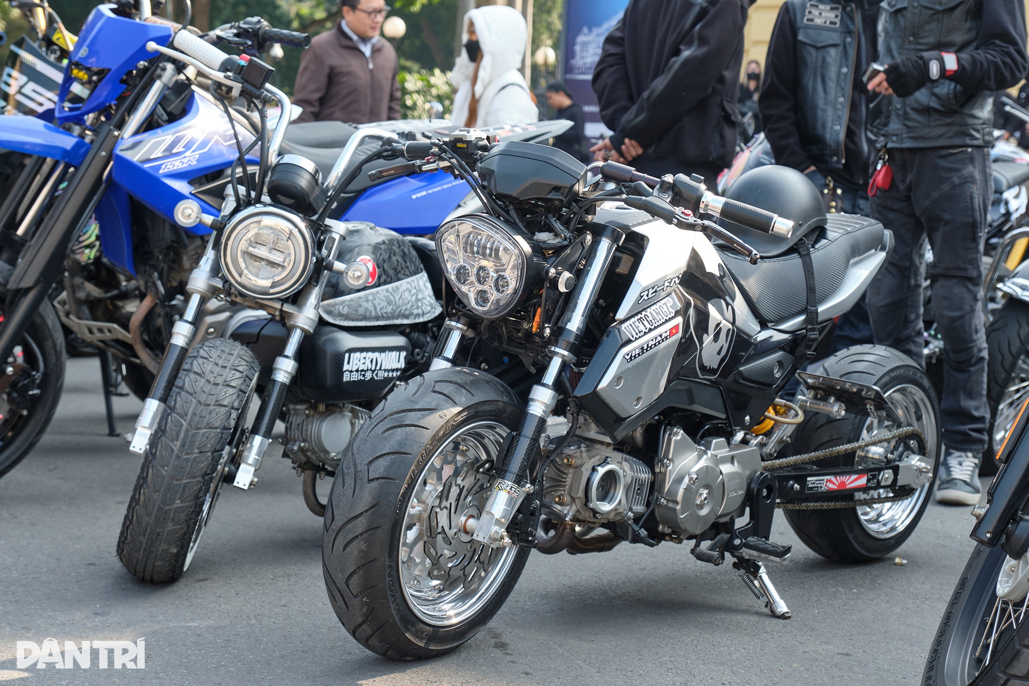 Motociclistas de Hanói se reúnem nas ruas para dar as boas-vindas ao Ano do Dragão - 9 Người chơi mô-tô tại Hà Nội xuống phố tụ họp chào xuân Giáp Thìn - 9