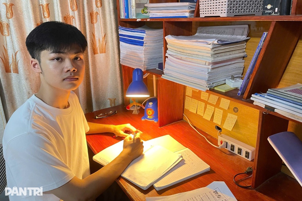 Thủ khoa A00 tỉnh Thanh Hóa: Dùng AI để tra cứu lý thuyết - 2