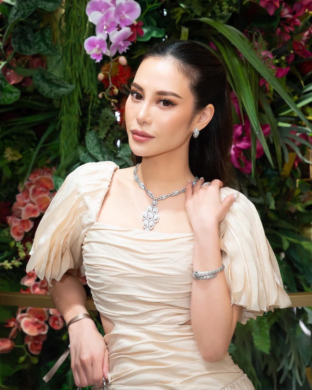 Cuộc sống sang chảnh của ái nữ thuộc giới siêu giàu Hong Kong - 5 Cuộc sống sang chảnh của ái nữ thuộc giới siêu giàu Hong Kong - 5