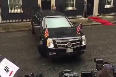 Tài xế của Obama quay đầu hoàn hảo trên đường hẹp ngoài Phủ thủ tướng Anh