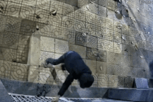 Xem vụ đánh ghen, chủ trang "Hóng biến 47" bị tạt mắm tôm vào nhà