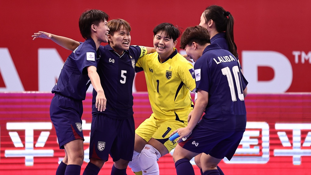 Phản ứng của Madam Pang khi đội nhà giành vé dự World Cup - 2 Phản ứng của Madam Pang khi đội nhà giành vé dự World Cup - 2