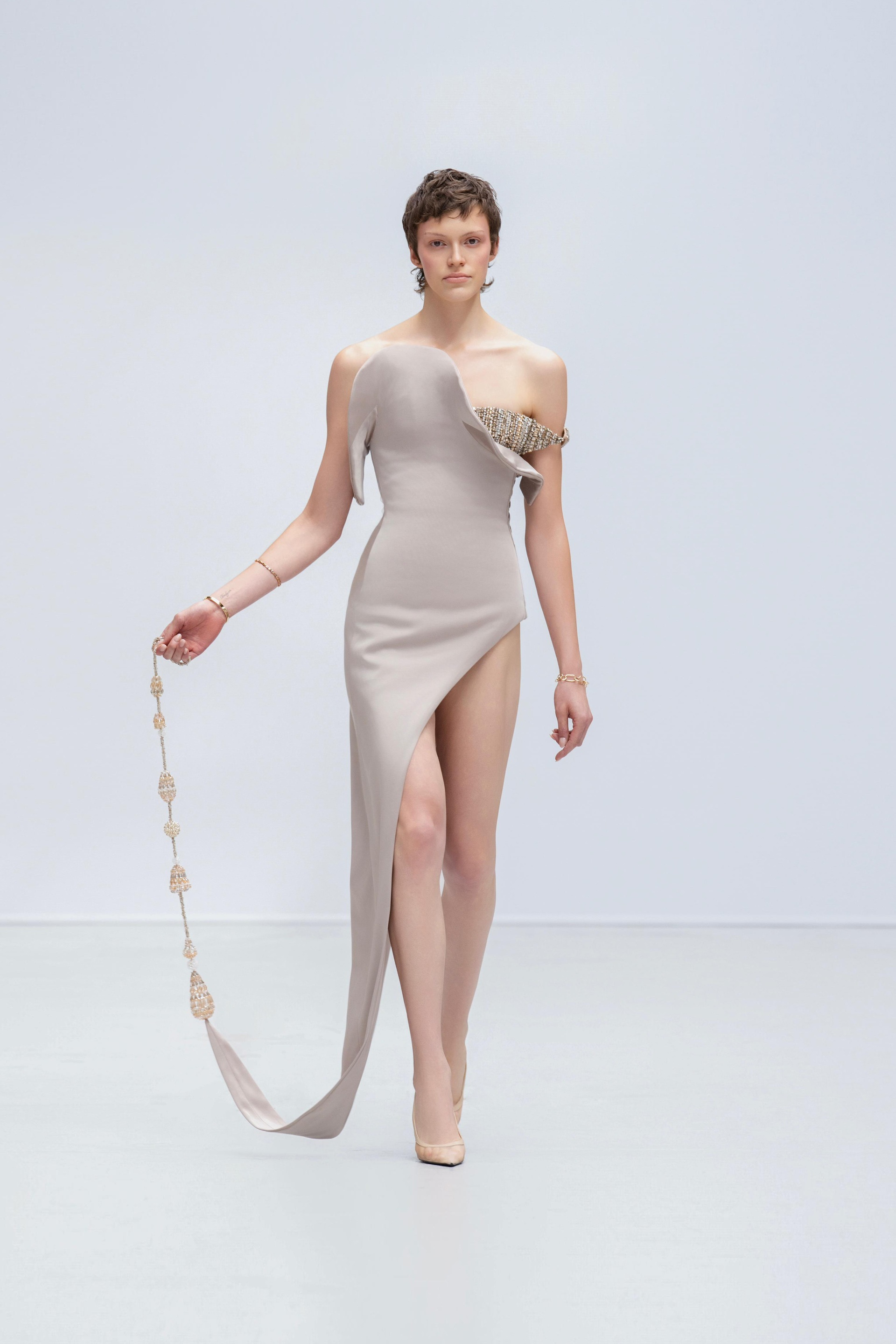 Phan Huy mang hình ảnh nón lá lên sàn diễn thời trang cao cấp ở Paris - 14 Phan Huy mang hình ảnh nón lá lên sàn diễn thời trang cao cấp ở Paris - 14