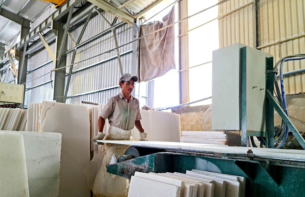 Nhọc nhằn nghề khai thác đá xẻ giữa mùa dịch Covid-19 - 8 Nhọc nhằn nghề khai thác đá xẻ giữa mùa dịch Covid-19 - 8