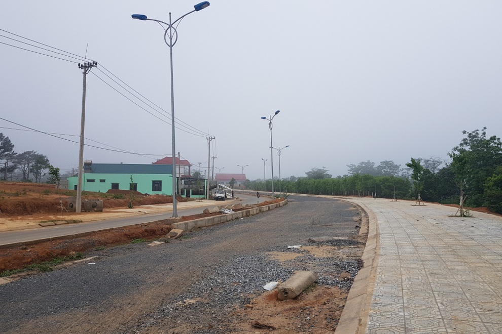 Đường hơn 70 tỷ đồng thi công ì ạch do năng lực nhà thầu yếu - 3 Đường hơn 70 tỷ đồng thi công ì ạch do năng lực nhà thầu yếu - 3