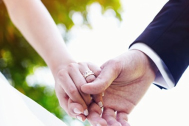 Hai đi lấy chồng, có đưa em theo?