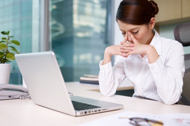 Mẹo đánh bay cơn buồn ngủ chốn văn phòng