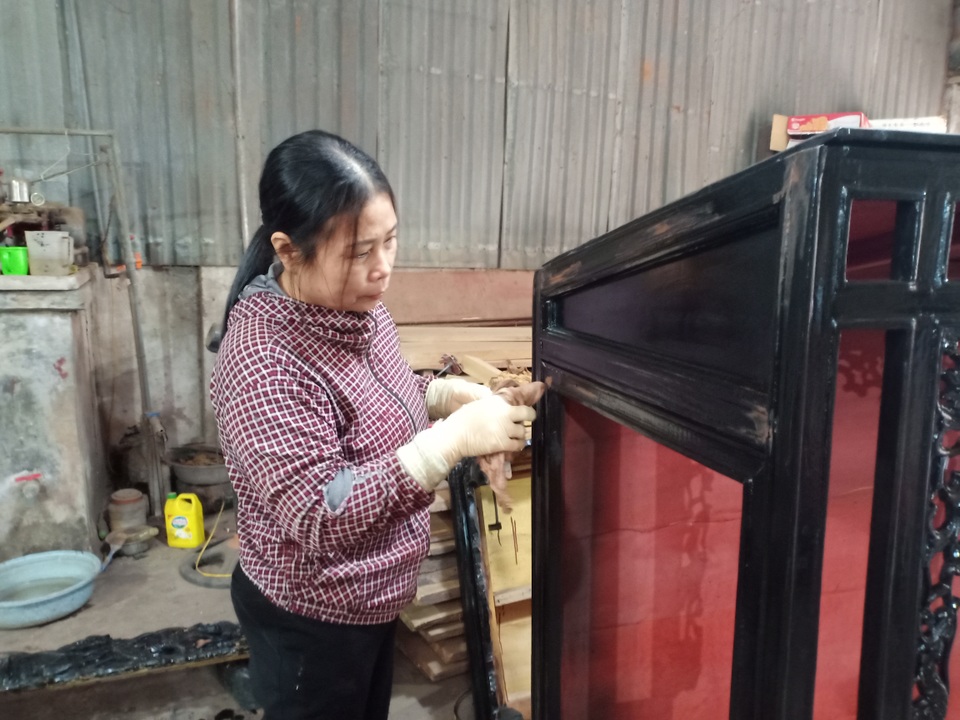 Tháng cuối năm, làng nghề mộc Sơn Đồng rộn tiếng đục, chát - 2