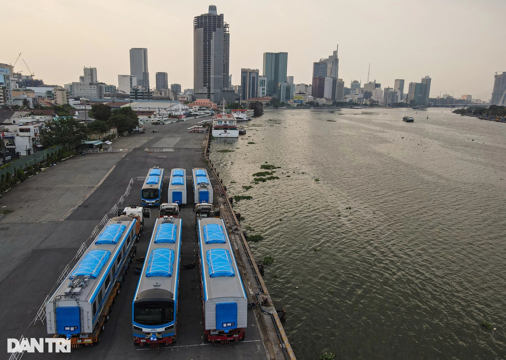 Cận cảnh 6 toa tàu Metro Số 1 cập cảng Khánh Hội ở TPHCM - 11 Cận cảnh 6 toa tàu Metro Số 1 cập cảng Khánh Hội ở TPHCM - 11