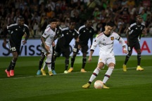 Ronaldo "nổ súng", Man Utd thắng nhẹ trên sân Sheriff