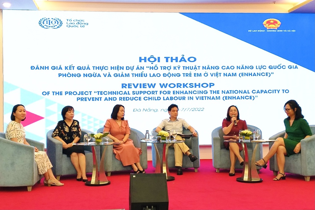 Xưởng may sử dụng trẻ em làm việc ban đêm, sao chính quyền không biết? - 1 Xưởng may sử dụng trẻ em làm việc ban đêm, sao chính quyền không biết? - 1