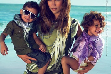 Cặp sinh đôi nhà J.Lo làm người mẫu cho Gucci