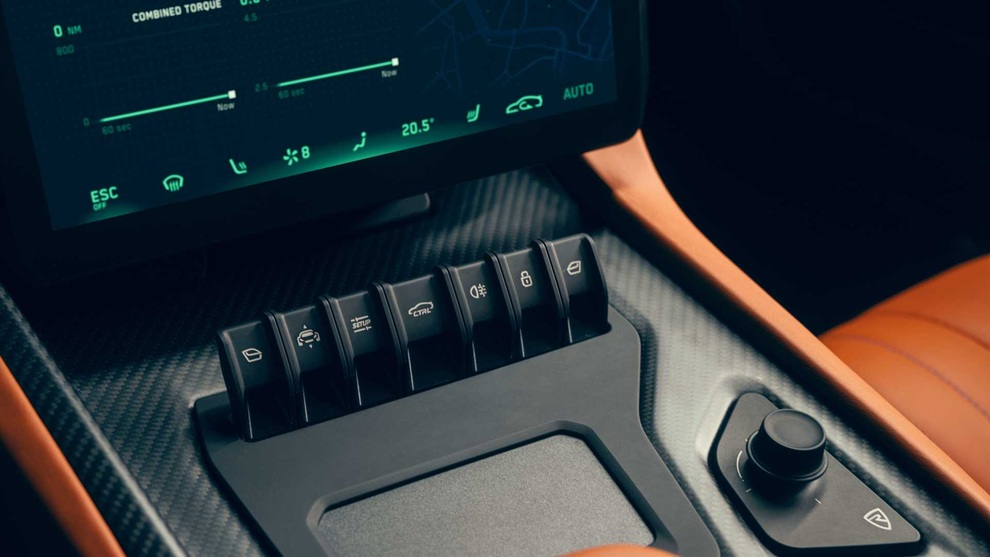 Siêu xe chạy điện Rimac Nevera gây choáng không chỉ bởi giá bán 2 triệu EUR - 16 Siêu xe chạy điện Rimac Nevera gây choáng không chỉ bởi giá bán 2 triệu EUR - 16