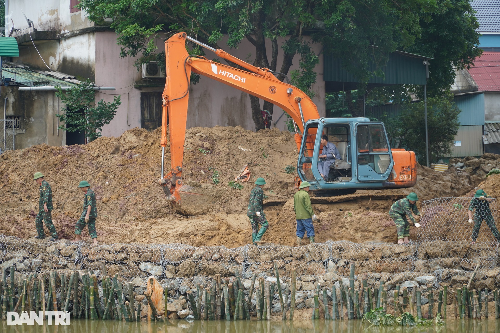 Mất ăn mất ngủ bên bờ sông sạt lở - 9 Mất ăn mất ngủ bên bờ sông sạt lở - 9