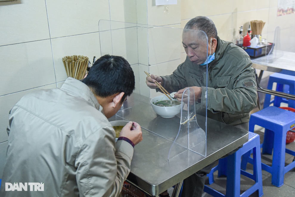 Quán phở lạ đời ở Hà Nội: 40 năm tuyệt đối không dùng chanh, quất - 10 Quán phở lạ đời ở Hà Nội: 40 năm tuyệt đối không dùng chanh, quất - 10